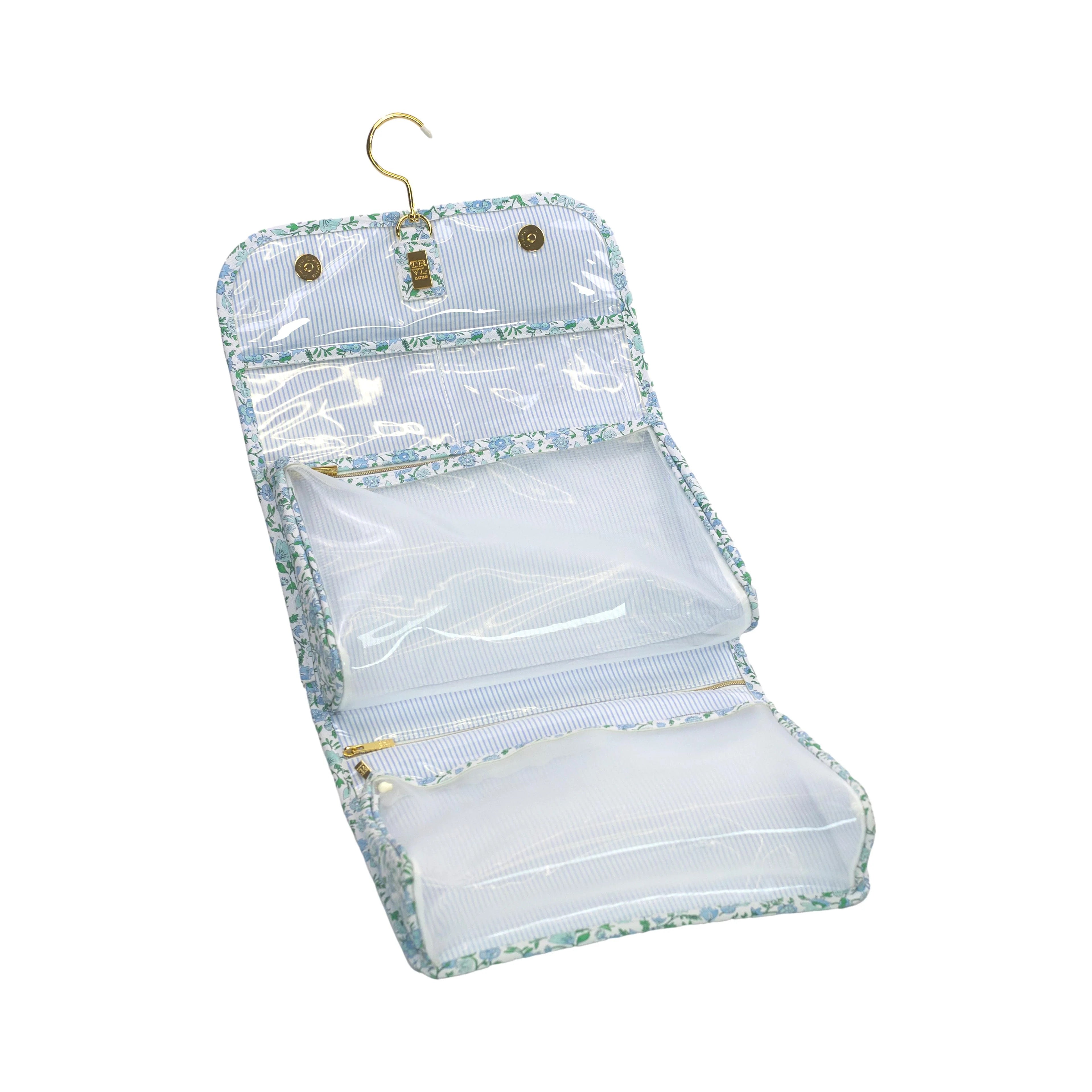 Luxe Hanging Toiletry Case in Hamptons